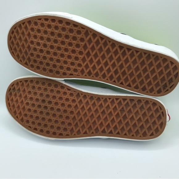 Vans Classic slip-on lime green unisex sneakers, size 7.5 men/9 women - Picture 5 of 9